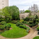 Garden In Paris L Eiffel Tower 20 Min By Metro